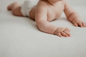 Τί κάνουμε αν το μωρό μισεί το tummy time